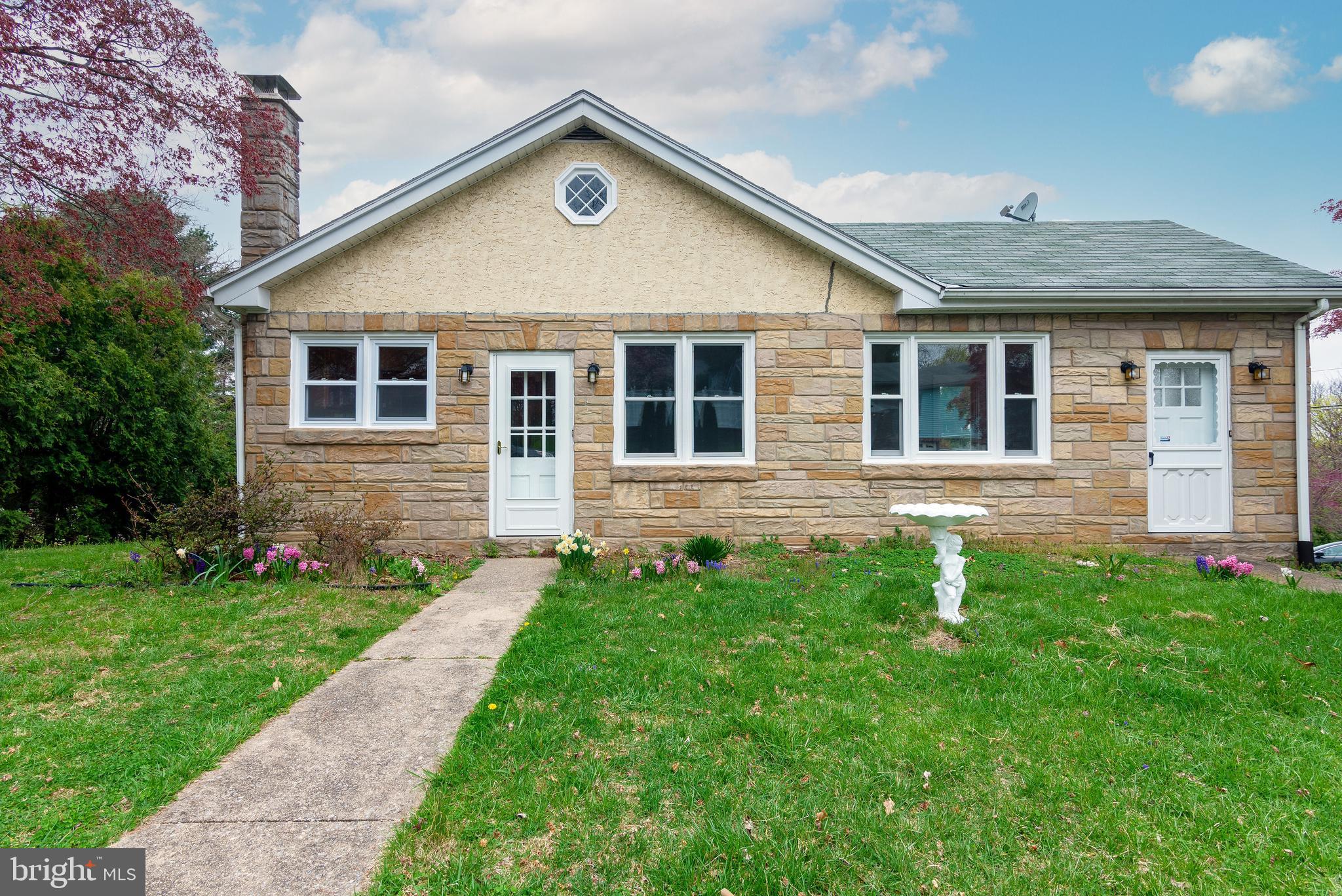 1002 Crestview Avenue Reading, PA 19607 - Photo 2 of 32 Gallery Image 2