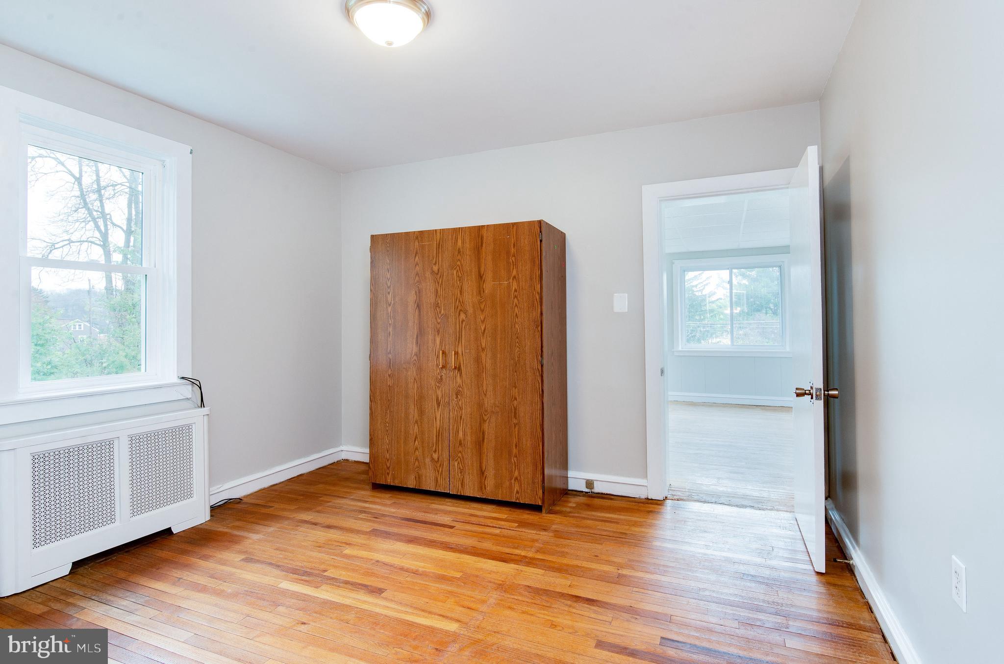 1002 Crestview Avenue Reading, PA 19607 - Photo 19 of 32 Sitting/.dressing room headed to main bedroom