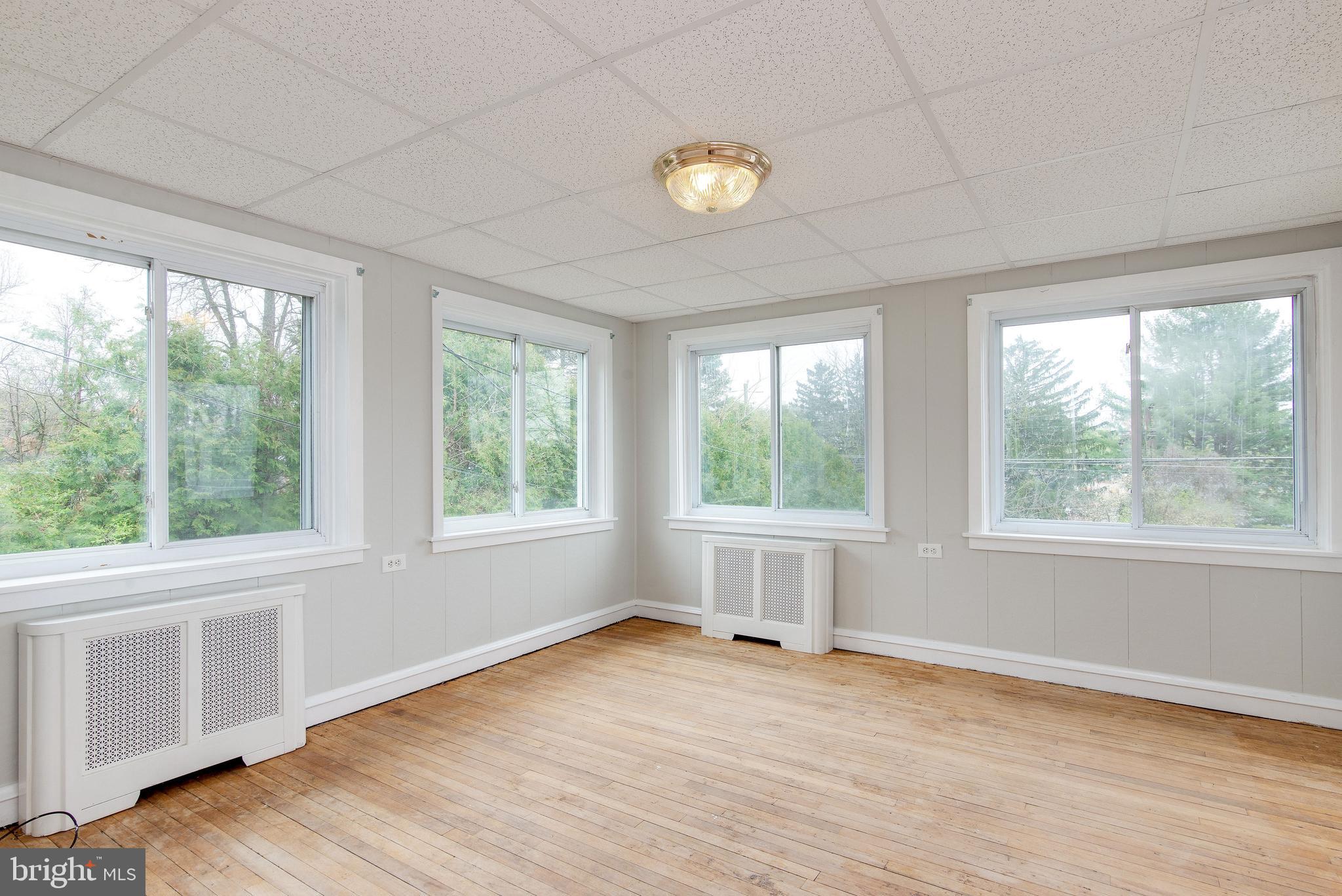 1002 Crestview Avenue Reading, PA 19607 - Photo 20 of 32 Main bedroom