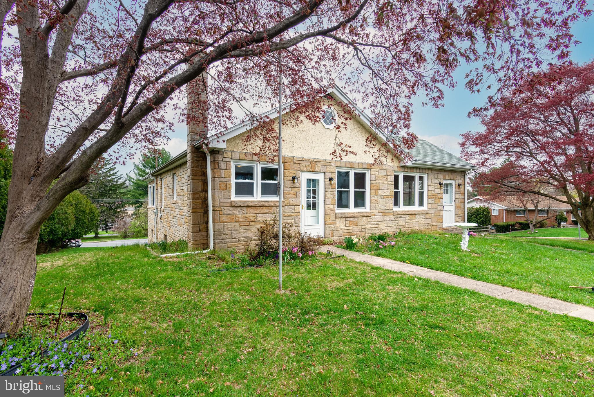 1002 Crestview Avenue Reading, PA 19607 - Photo 3 of 32 Gallery Image 3