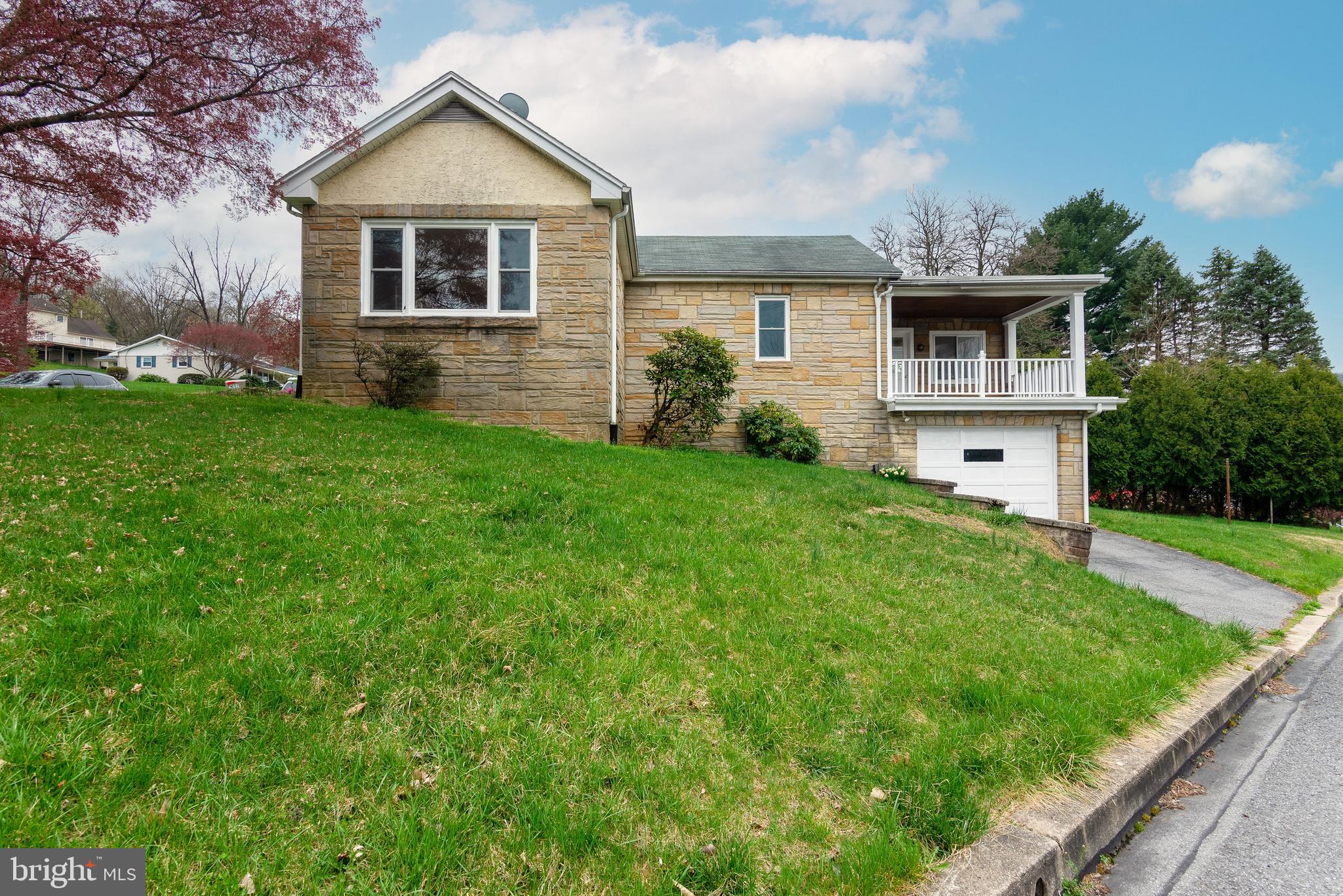 1002 Crestview Avenue Reading, PA 19607 - Photo 4 of 32 Gallery Image 4
