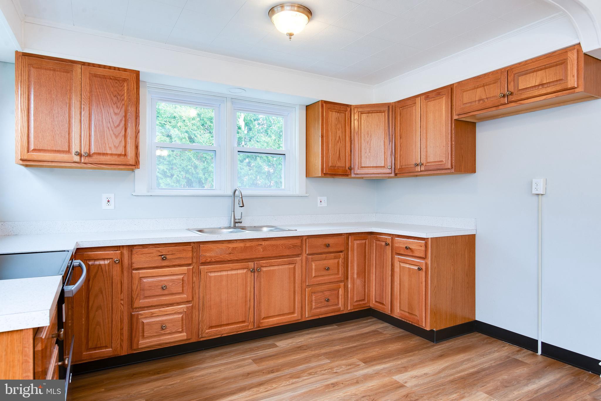 1002 Crestview Avenue Reading, PA 19607 - Photo 7 of 32 Gallery Image 7