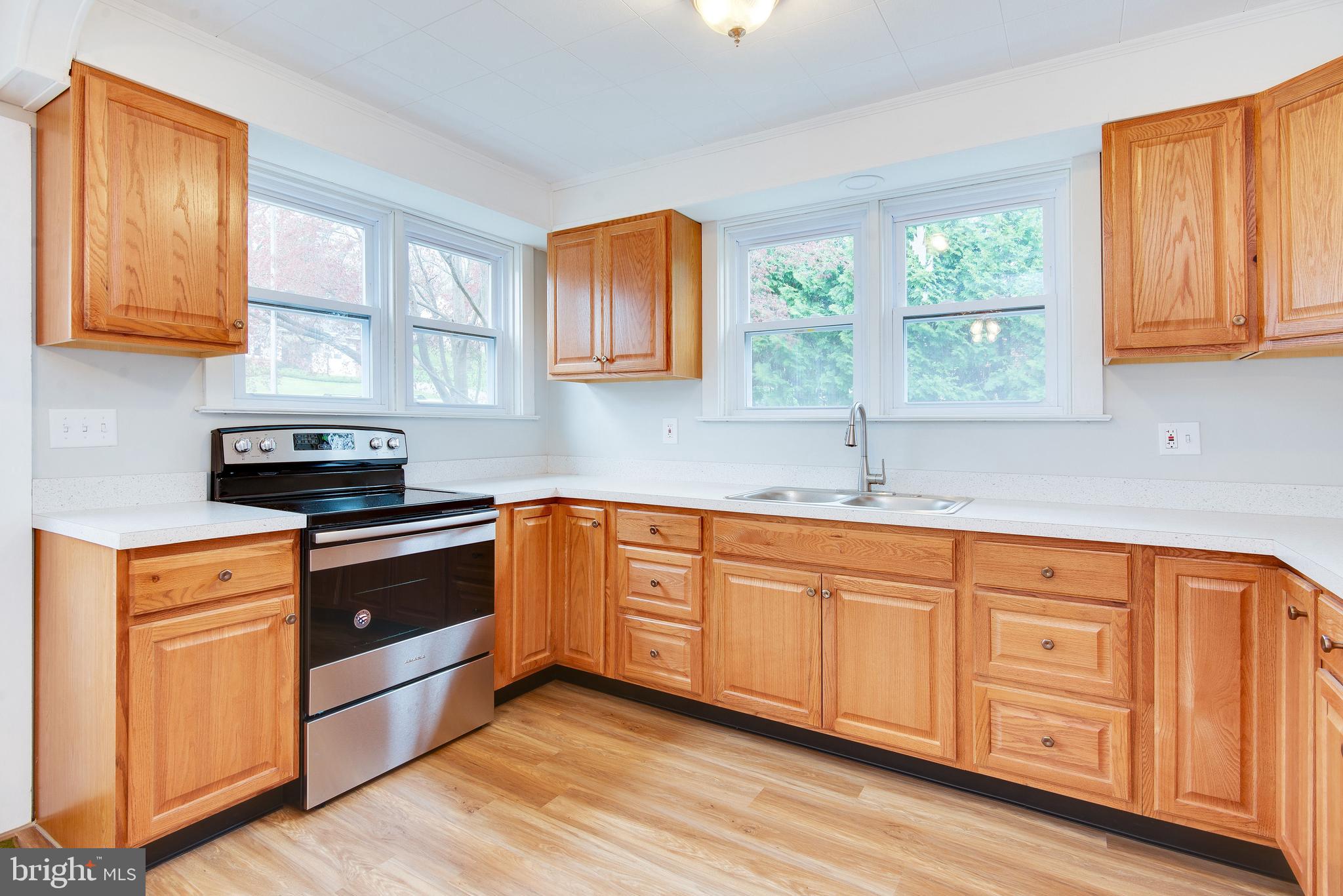 1002 Crestview Avenue Reading, PA 19607 - Photo 8 of 32 Gallery Image 8