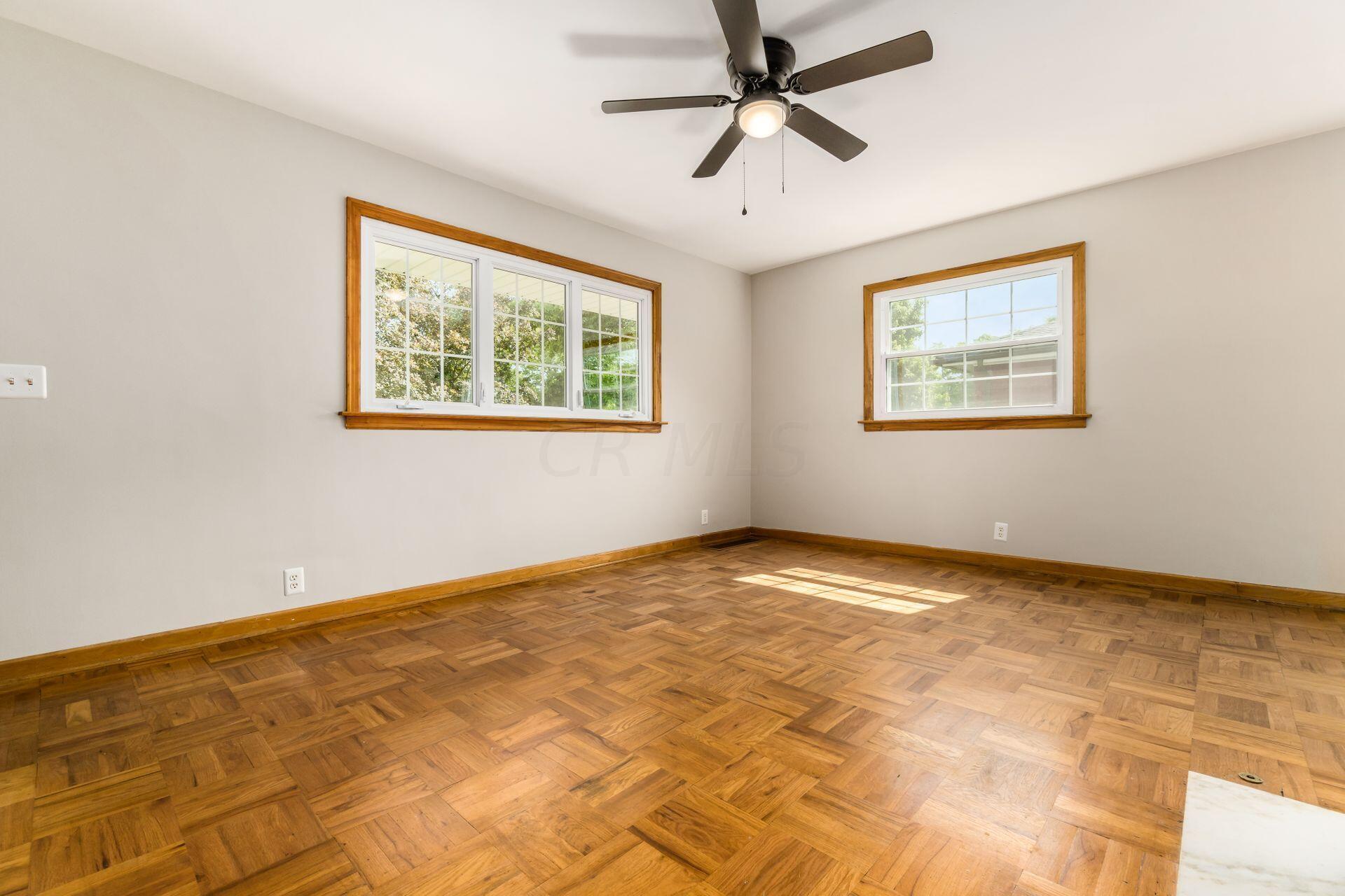 2351 Cranford Road Columbus, OH 43221 - Photo 5 of 30 Living Room