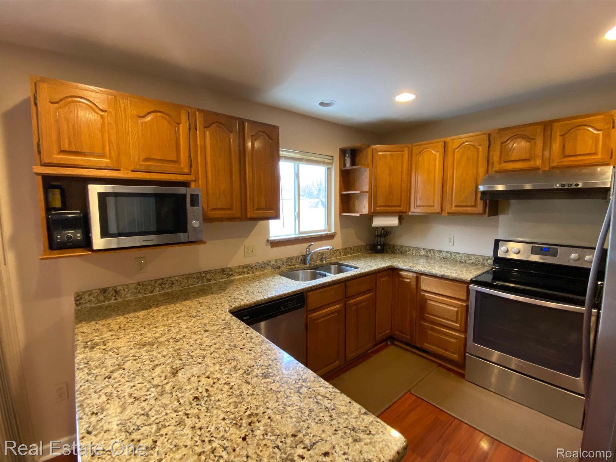 565 Buckingham Road Canton, MI 48188 - Photo 15 of 41 Gallery Image 15