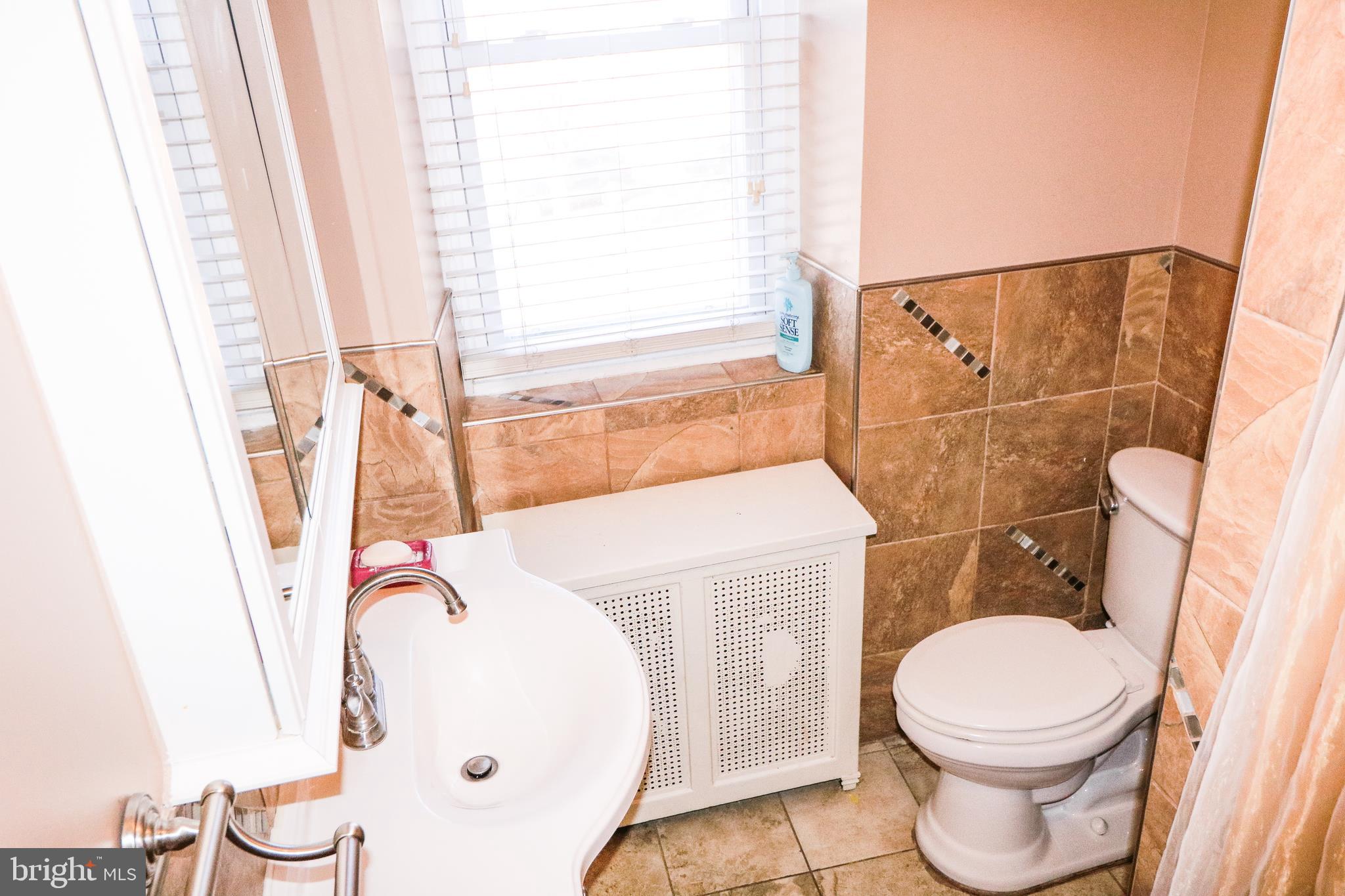 1029 Marlyn Road Philadelphia, PA 19151 - Photo 14 of 21 Bathroom