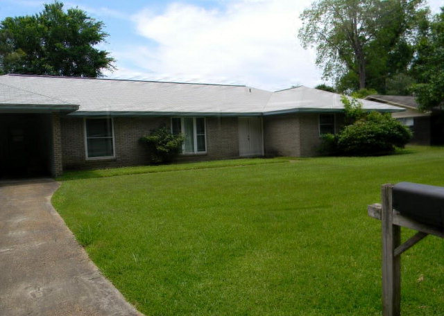 300 South Meadow Road Natchez, MS 39120 - Photo 1 of 1 Main View