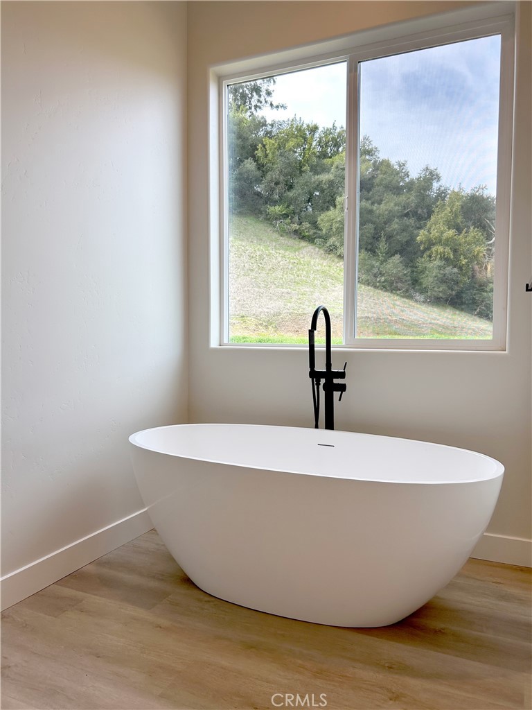 12650 Cenegal Road Atascadero, CA 93422 - Photo 22 of 32 Primary bathtub in similar home
