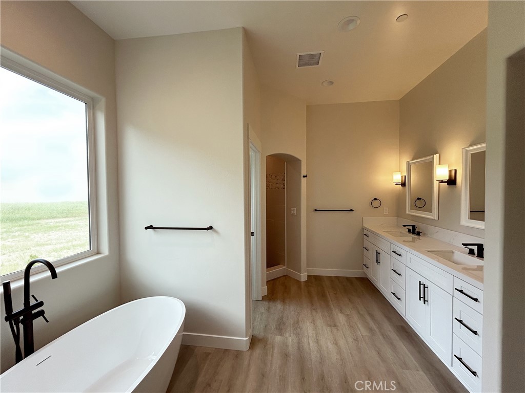12650 Cenegal Road Atascadero, CA 93422 - Photo 23 of 32 Primary bathroom in similar home