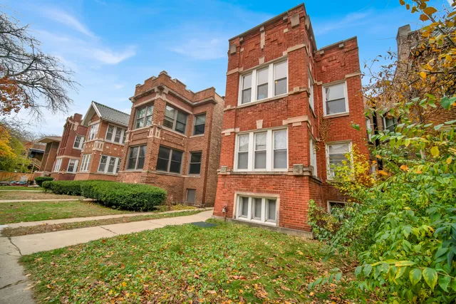 $850,000 | 6447 North Glenwood Avenue, Chicago, IL 60626