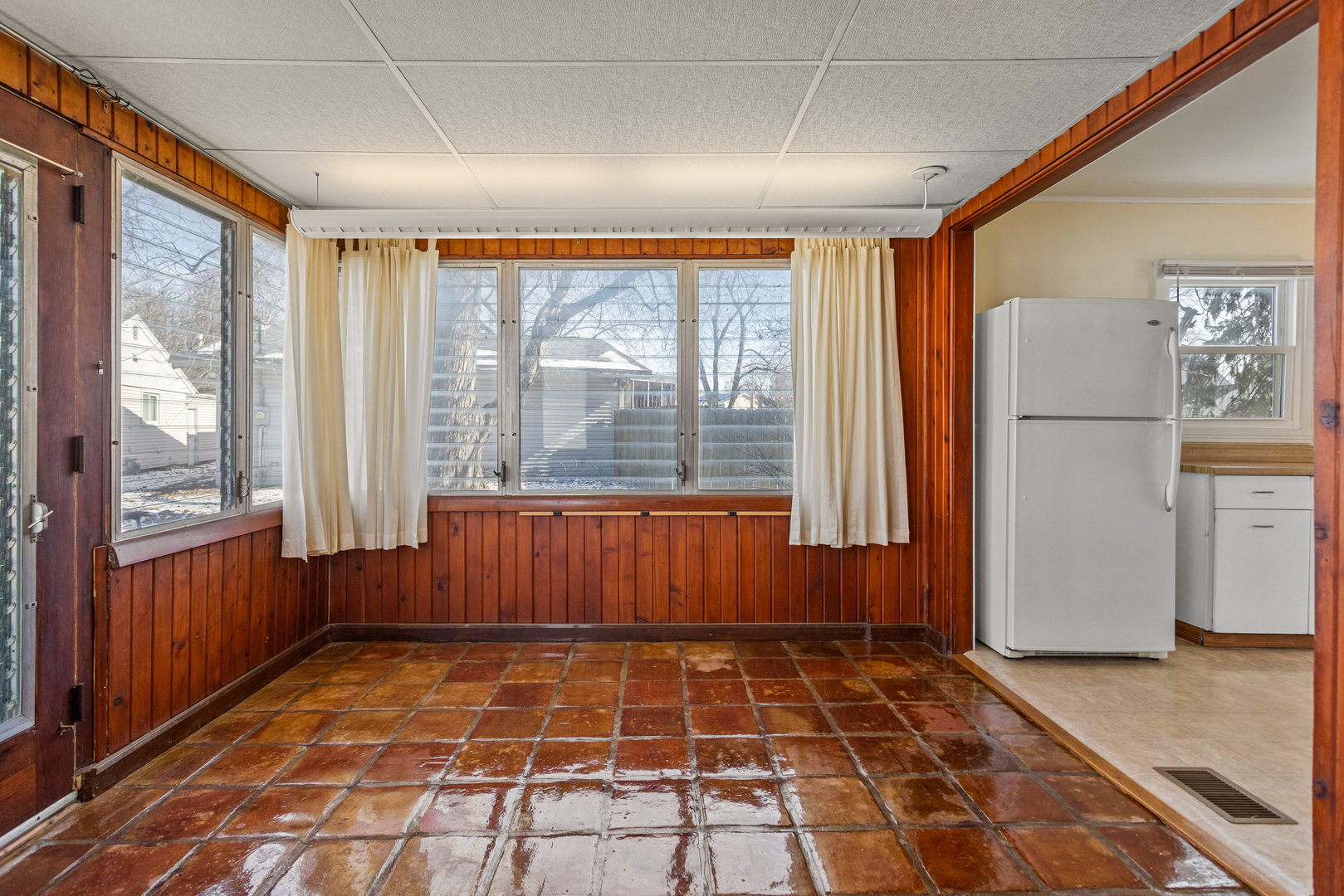 408 Maizefield Avenue Bloomington, IL 61701 - Photo 17 of 28 a view of a room with windows