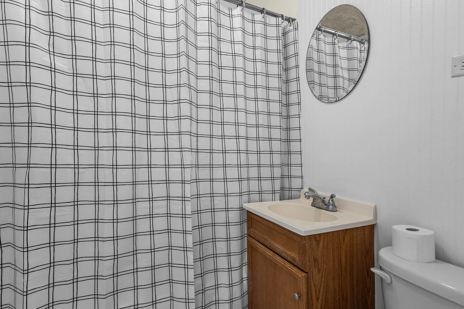 408 Maizefield Avenue Bloomington, IL 61701 - Photo 22 of 28 a bathroom with a sink mirror and toilet