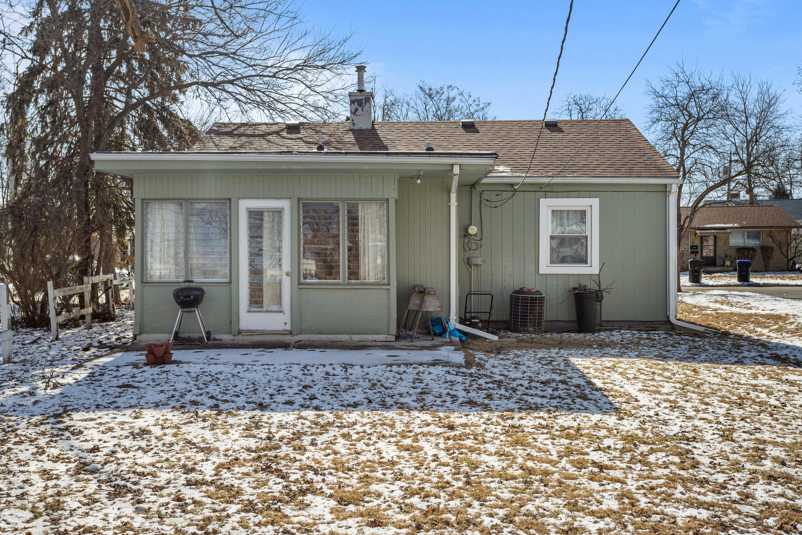 408 Maizefield Avenue Bloomington, IL 61701 - Photo 25 of 28 a front view of a house with a yard