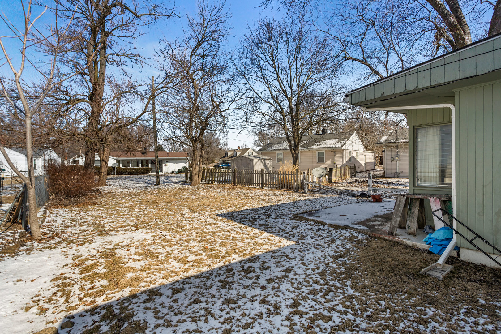 408 Maizefield Avenue Bloomington, IL 61701 - Photo 27 of 28 a view of a yard with a tree