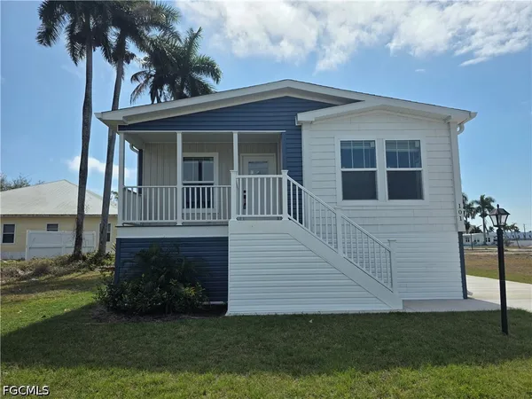 $1,800 | 101 Oak Lane, Fort Myers, FL 33908