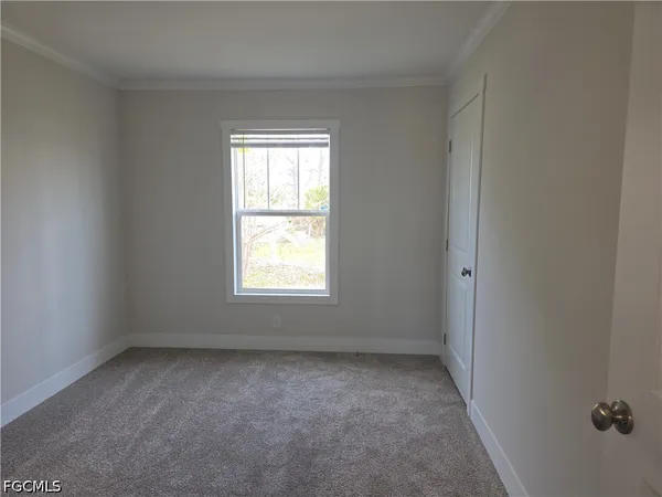 $1,800 | 101 Oak Lane, Fort Myers, FL 33908