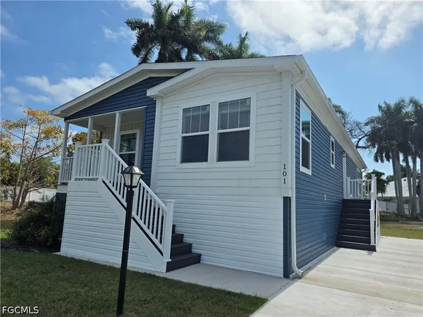 $1,800 | 101 Oak Lane, Fort Myers, FL 33908