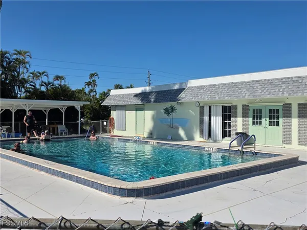 $1,800 | 101 Oak Lane, Fort Myers, FL 33908