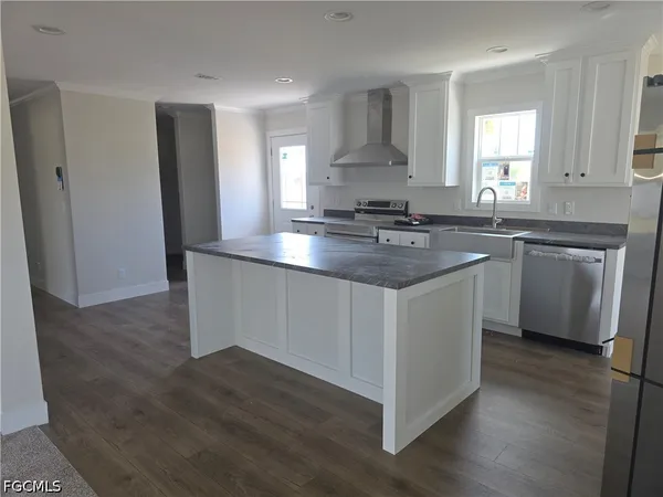 $1,800 | 101 Oak Lane, Fort Myers, FL 33908