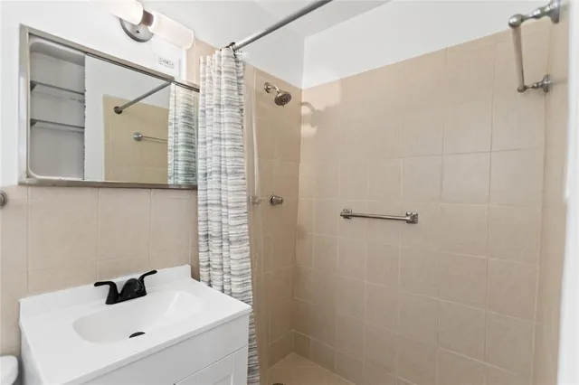 $4,500 | 2325 Northeast 9th Street, Pompano Beach, FL 33062