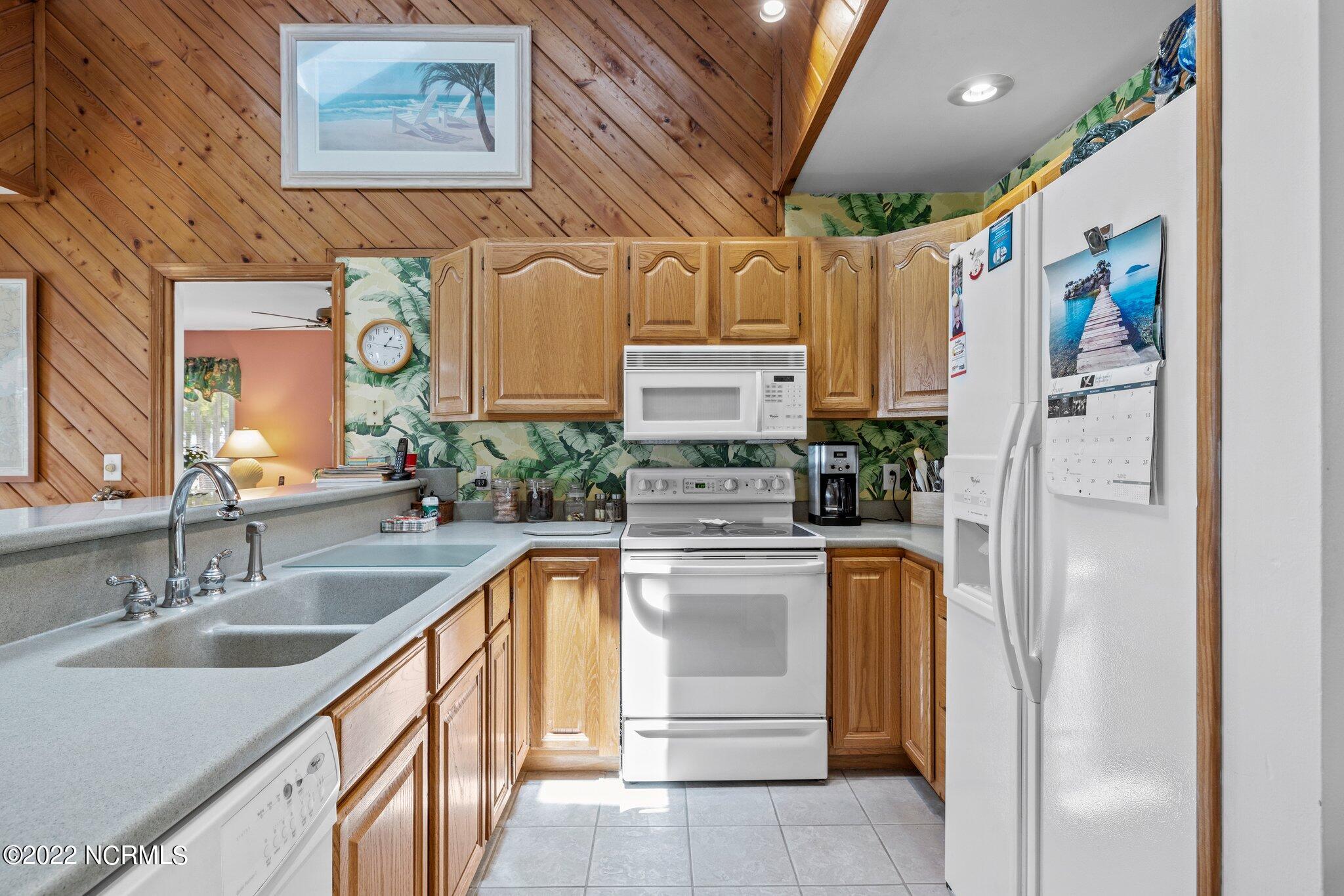 120 Thurman Road Beaufort, NC 28516 - Photo 10 of 37 120 Thurman Rd