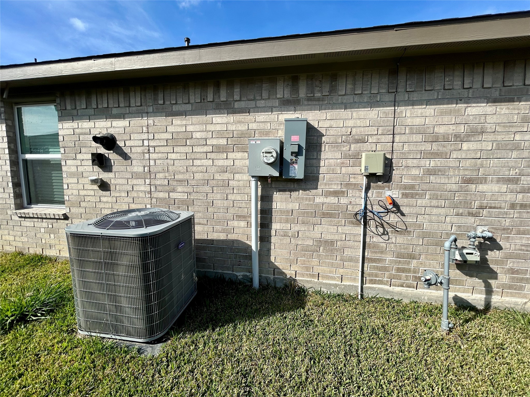 6515 Alexis Street Beaumont, TX 77708 - Photo 7 of 36 a bathroom with a sink