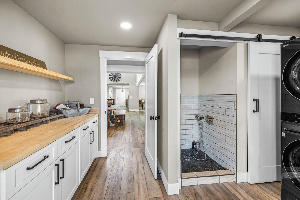 24166 Dodds Road Bend, OR 97701 - Photo 34 of 62 Dog shower/Mud Room