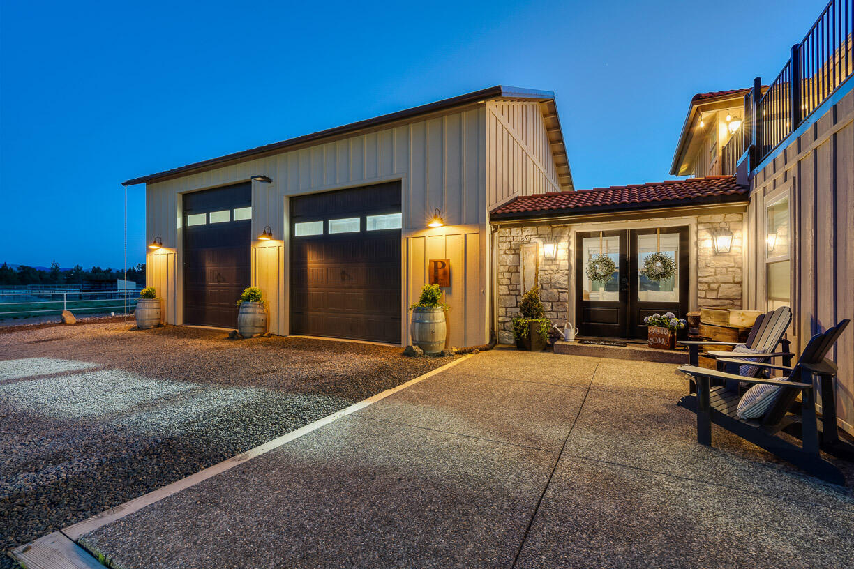 24166 Dodds Road Bend, OR 97701 - Photo 35 of 62 Exterior