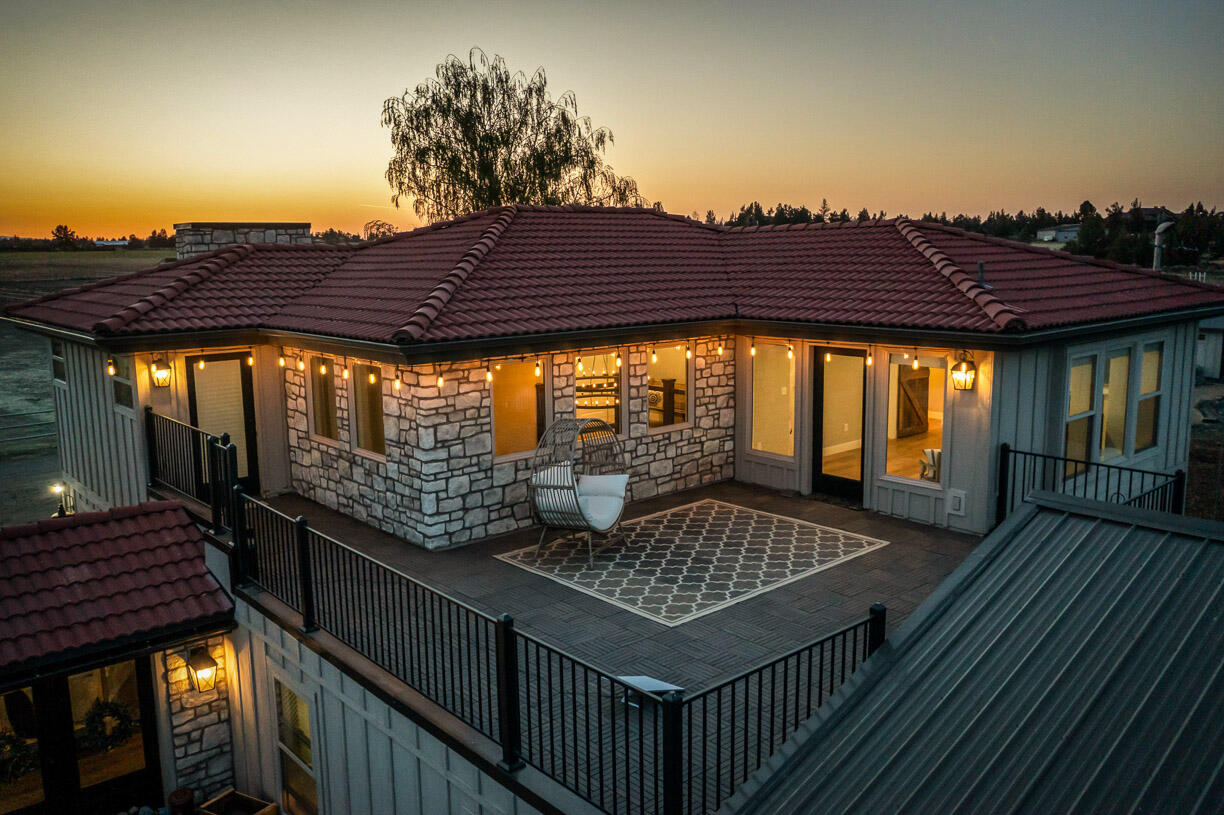 24166 Dodds Road Bend, OR 97701 - Photo 37 of 62 Upper patio