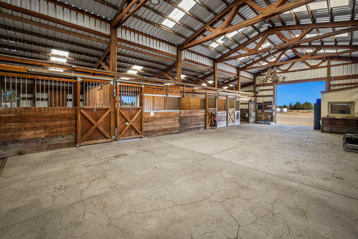 24166 Dodds Road Bend, OR 97701 - Photo 43 of 62 Barn