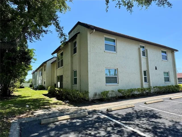a front view of house with yard