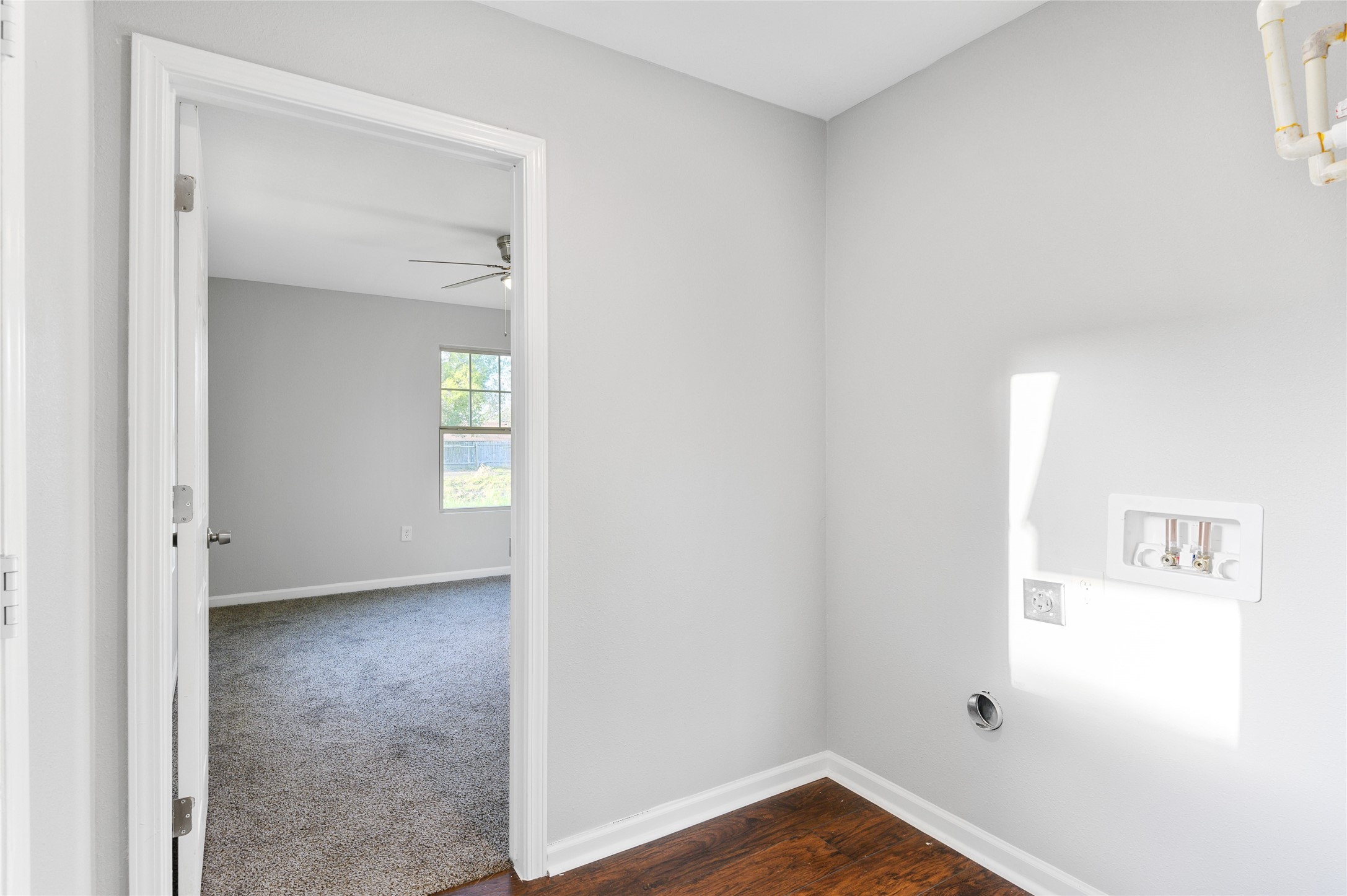 986 Dewalt Street Houston, TX 77088 - Photo 4 of 18 a view of an empty room with closet and a window