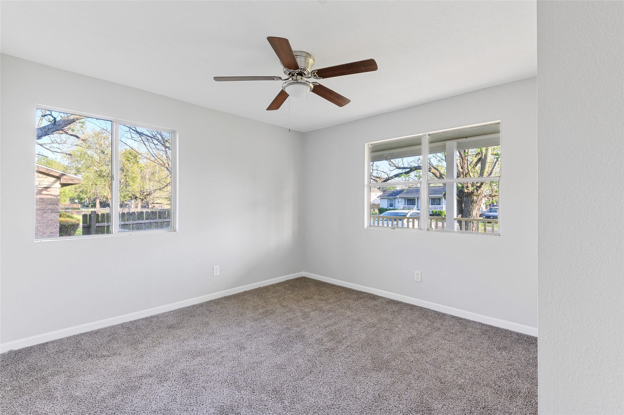 986 Dewalt Street Houston, TX 77088 - Photo 7 of 18 an empty room with window and ceiling fan