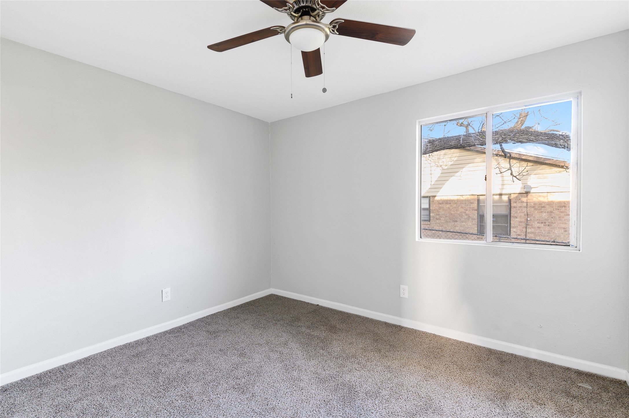 986 Dewalt Street Houston, TX 77088 - Photo 8 of 18 an empty room with a window and a fan