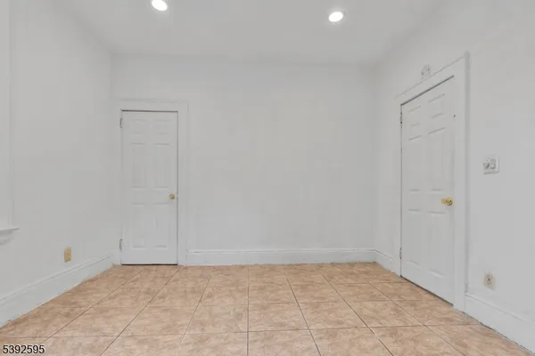 $1,950 | 213 Maple Avenue, Irvington, NJ 07111