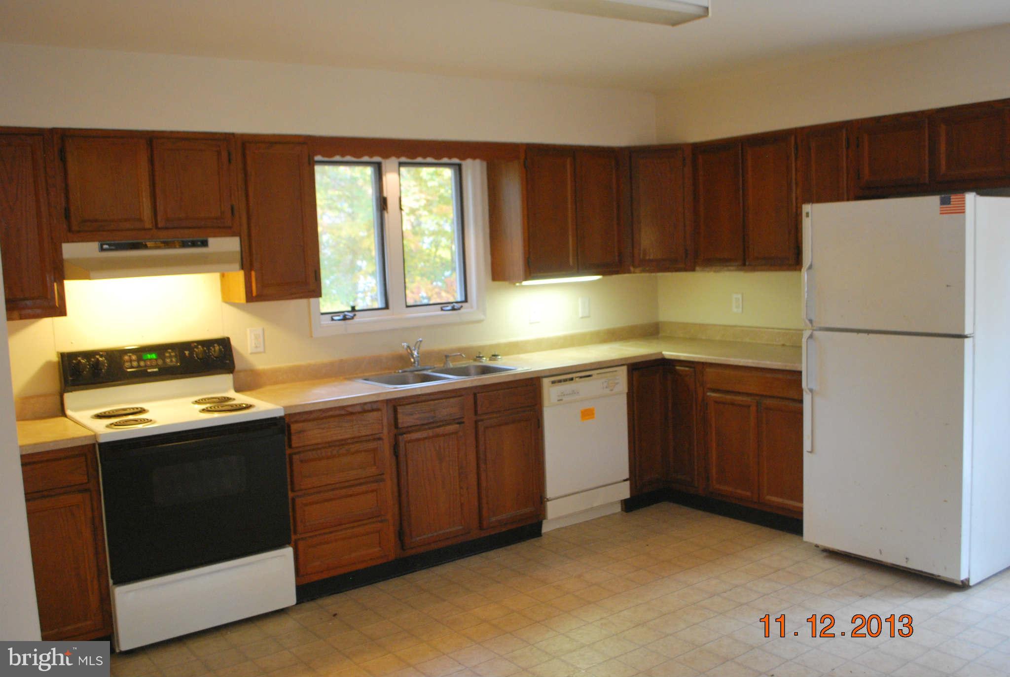 11368 Redlands Road Lusby, MD 20657 - Photo 3 of 29 Kitchen