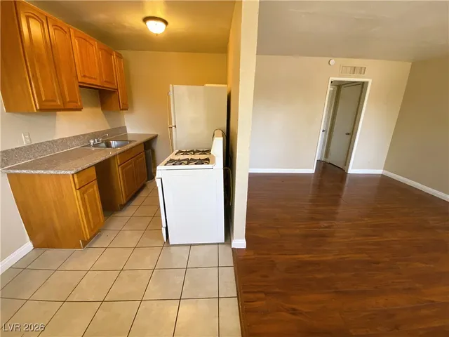 $795 | 230 West Boston Avenue, Unit 9, Las Vegas, NV 89102