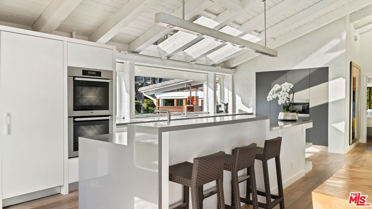 7111 Grasswood Avenue Malibu, CA 90265 - Photo 11 of 37