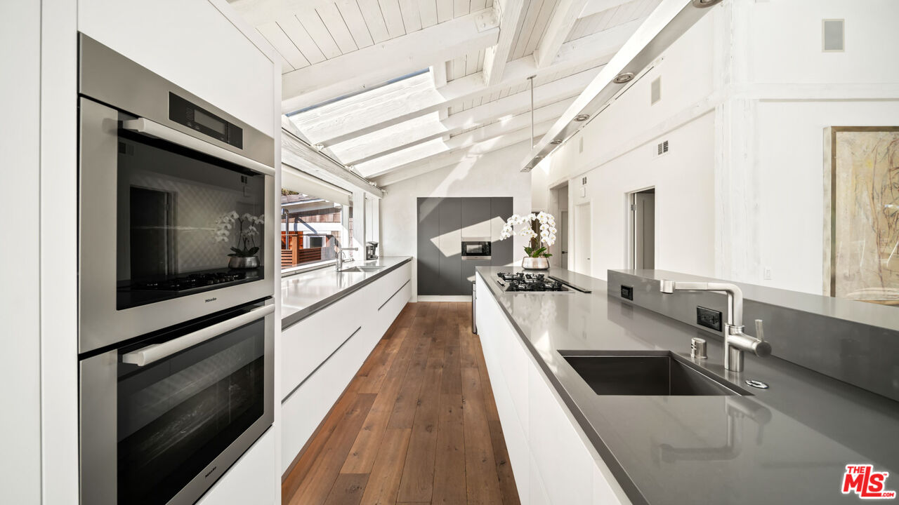 7111 Grasswood Avenue Malibu, CA 90265 - Photo 12 of 37