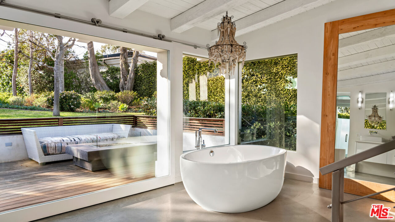 7111 Grasswood Avenue Malibu, CA 90265 - Photo 15 of 37