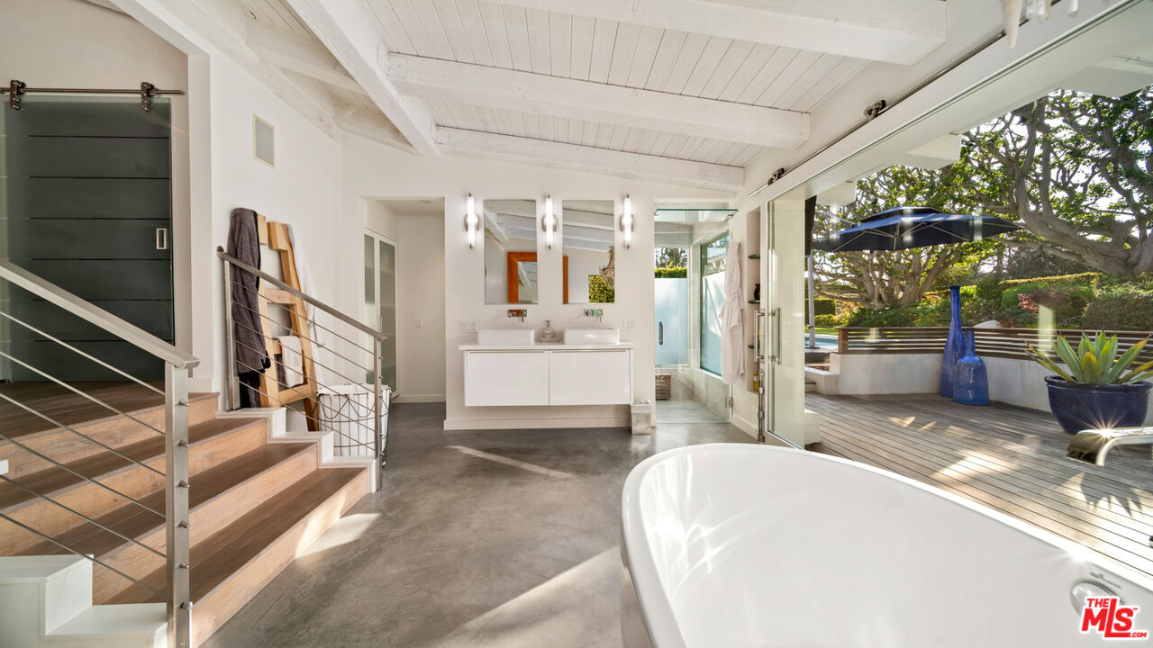 7111 Grasswood Avenue Malibu, CA 90265 - Photo 16 of 37