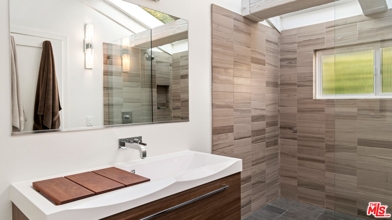 7111 Grasswood Avenue Malibu, CA 90265 - Photo 23 of 37