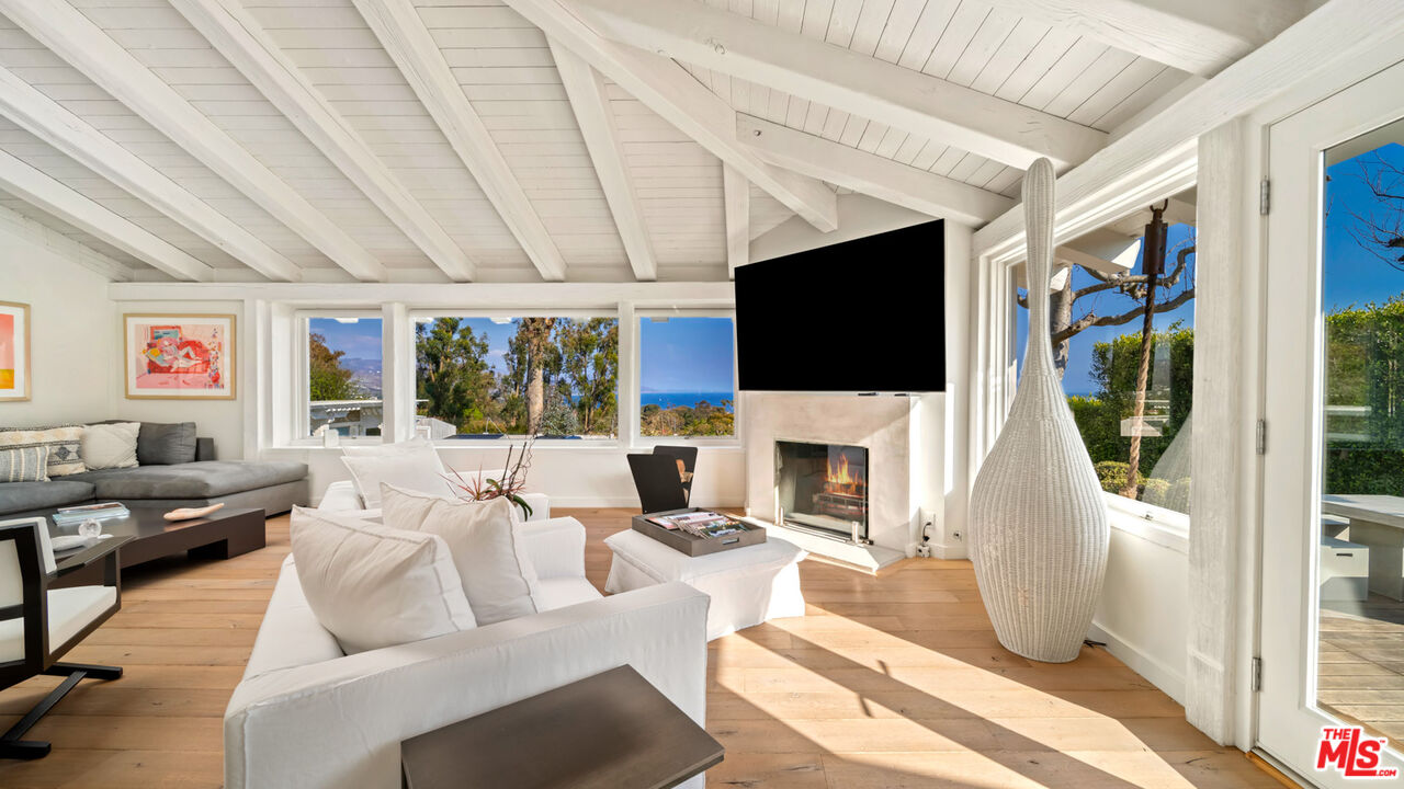 7111 Grasswood Avenue Malibu, CA 90265 - Photo 8 of 37