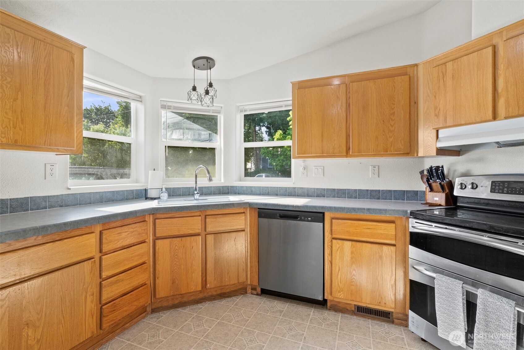 3568 Southwest 342nd Street Federal Way, WA 98023 - Photo 11 of 26