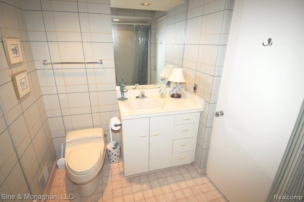 1715 River 48 Road, Unit 48 St. Clair, MI 48079 - Photo 23 of 25 23 LL FULL BATH 1715 River #48.j