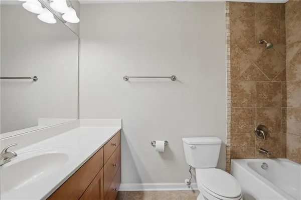 $1,800 | 215 Winding River Drive, Unit F, Sandy Springs, GA 30350