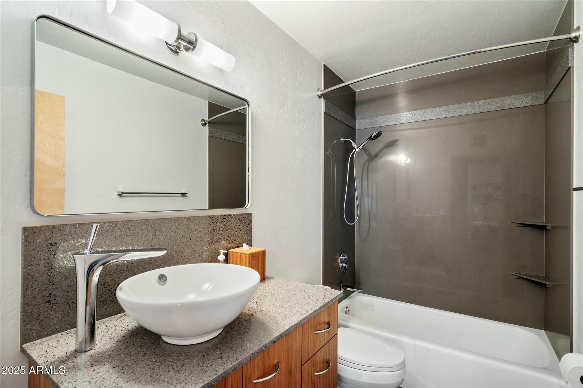 2856 East Cochise Road Phoenix, AZ 85028 - Photo 15 of 30 Hall Bathroom