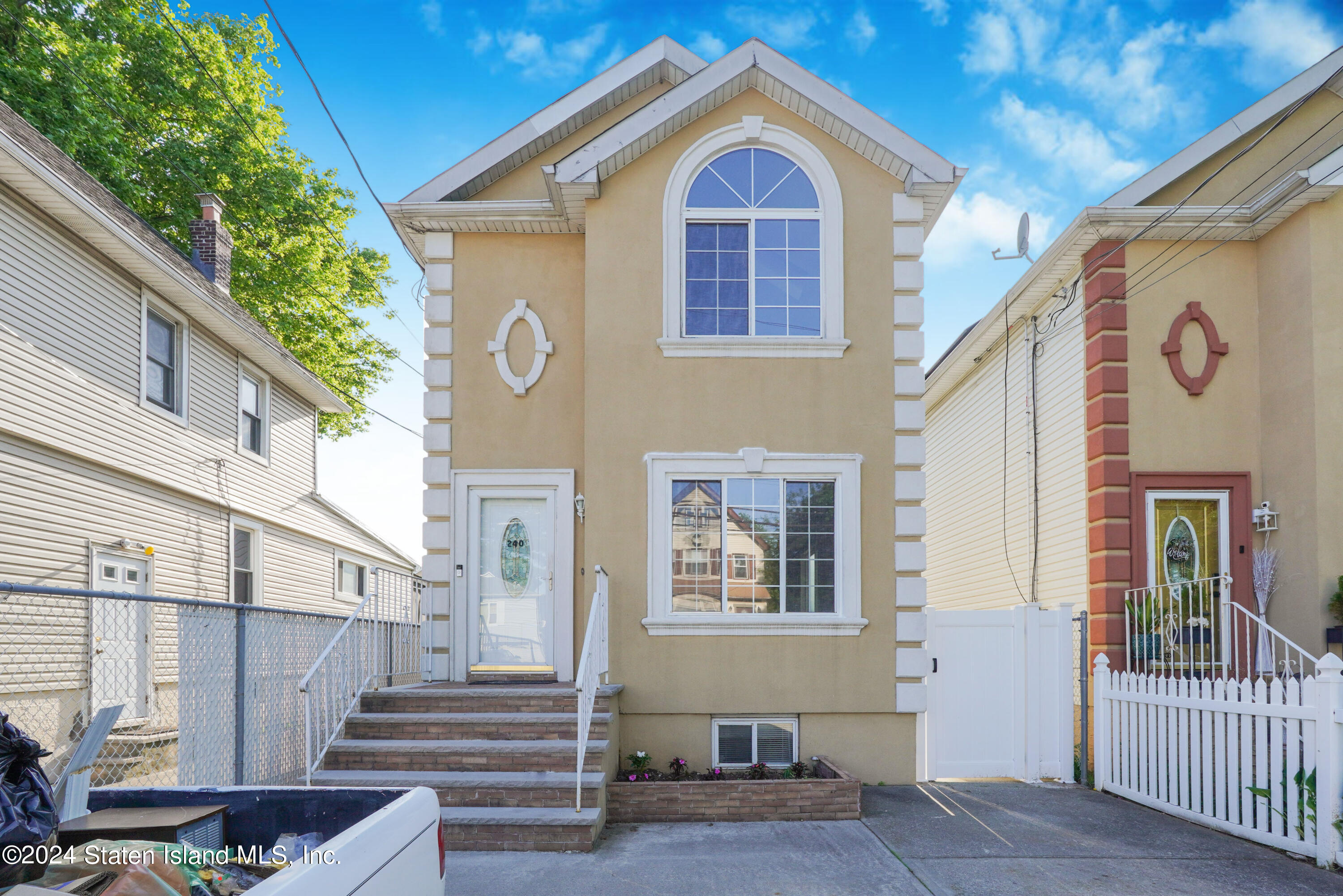 240 Harbor Road Staten Island, NY 10303 - Photo 1 of 32 Front House