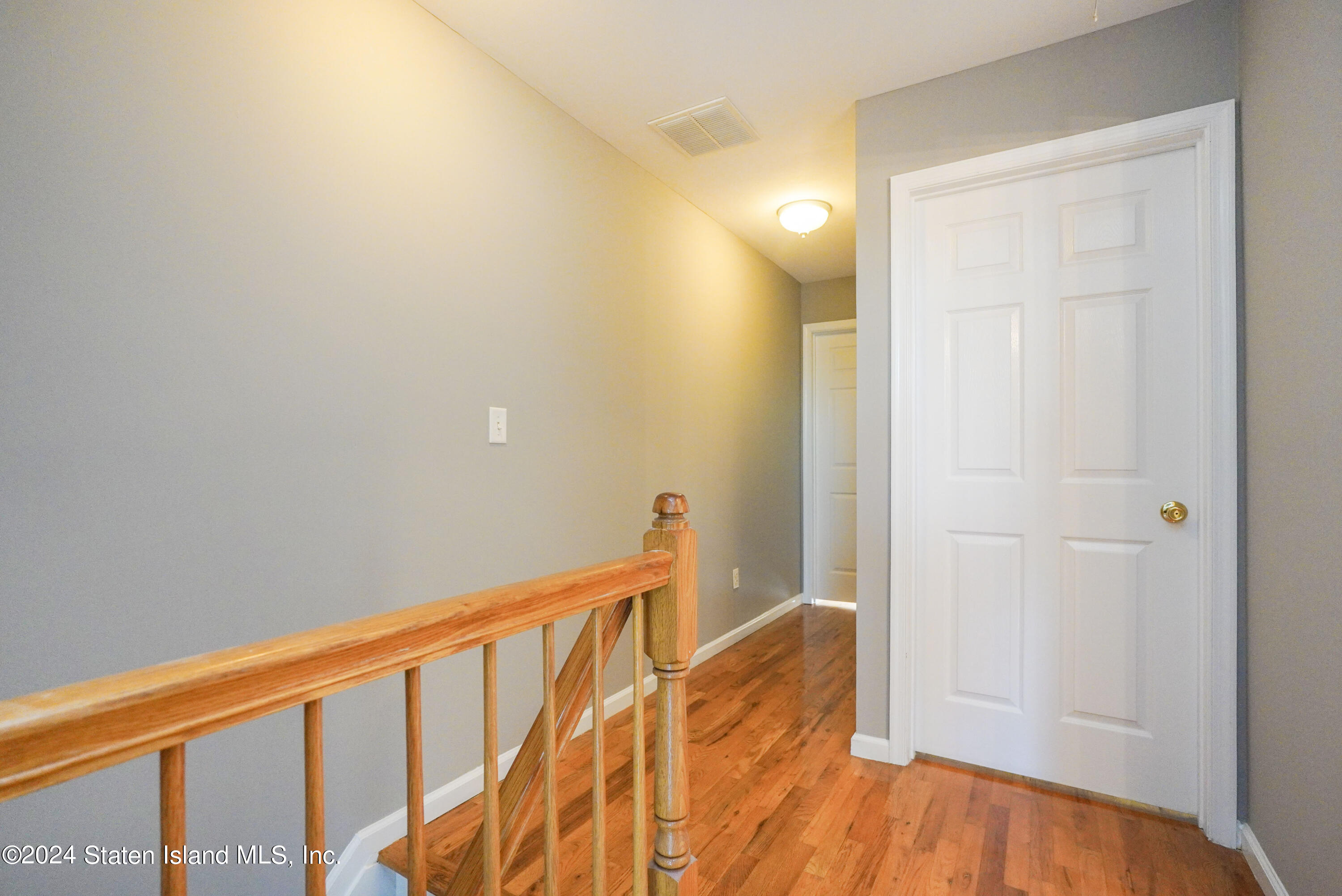 240 Harbor Road Staten Island, NY 10303 - Photo 20 of 32 upstairs Hallway