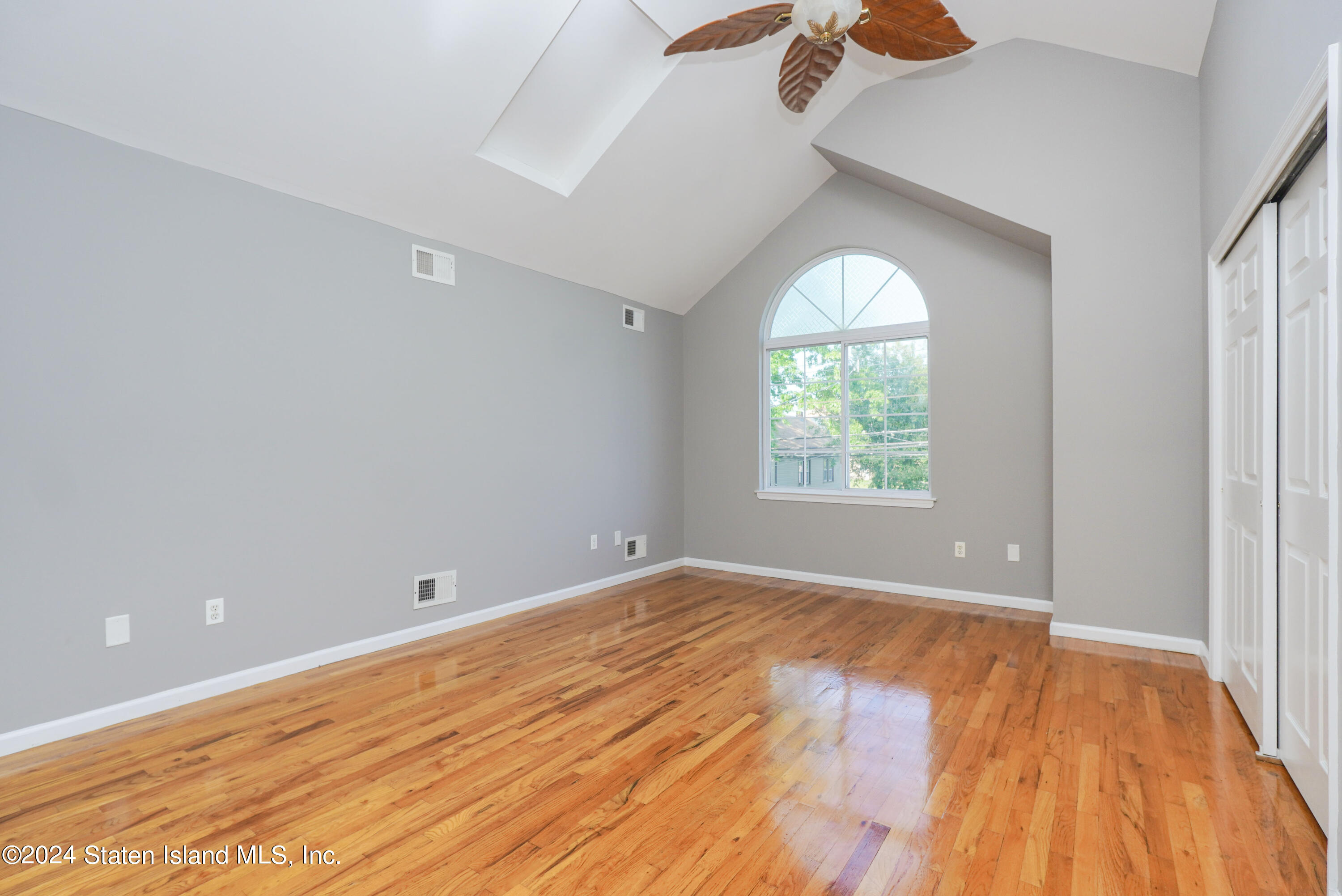 240 Harbor Road Staten Island, NY 10303 - Photo 21 of 32 Master Bedroom